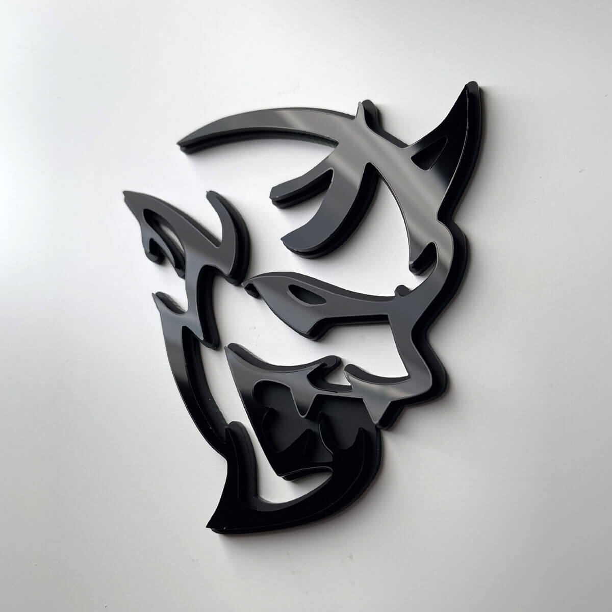 Insignia 3D personalizada Demon Dodge Charger Challenger logo Fender Insignias Emblema Negro vs Negro
