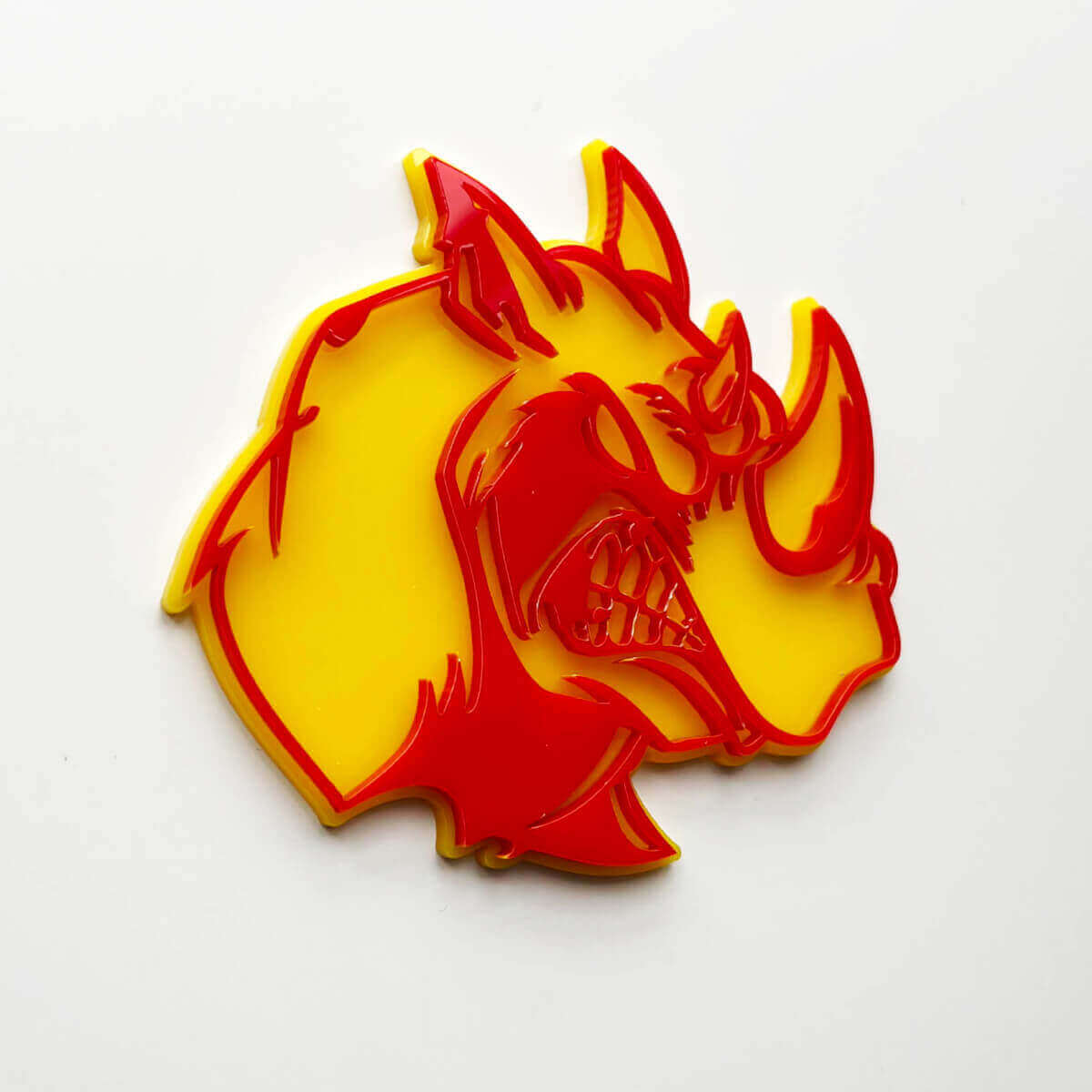 Insignia con el logotipo 3D Rhino Angry - Emblema de guardabarros personalizado para automóviles, camiones y SUV, rojo vs amarillo
