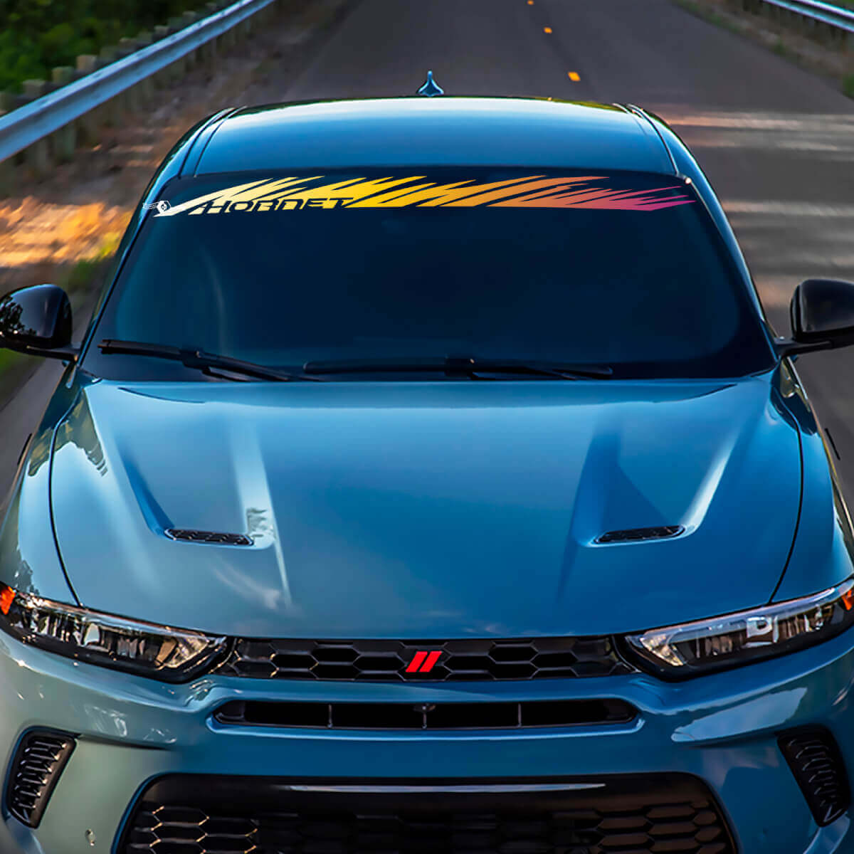 Pegatina de calcomanía de banner de color del parabrisas - Gráficos de vinilo personalizados ajustados para esquivar Hornet
