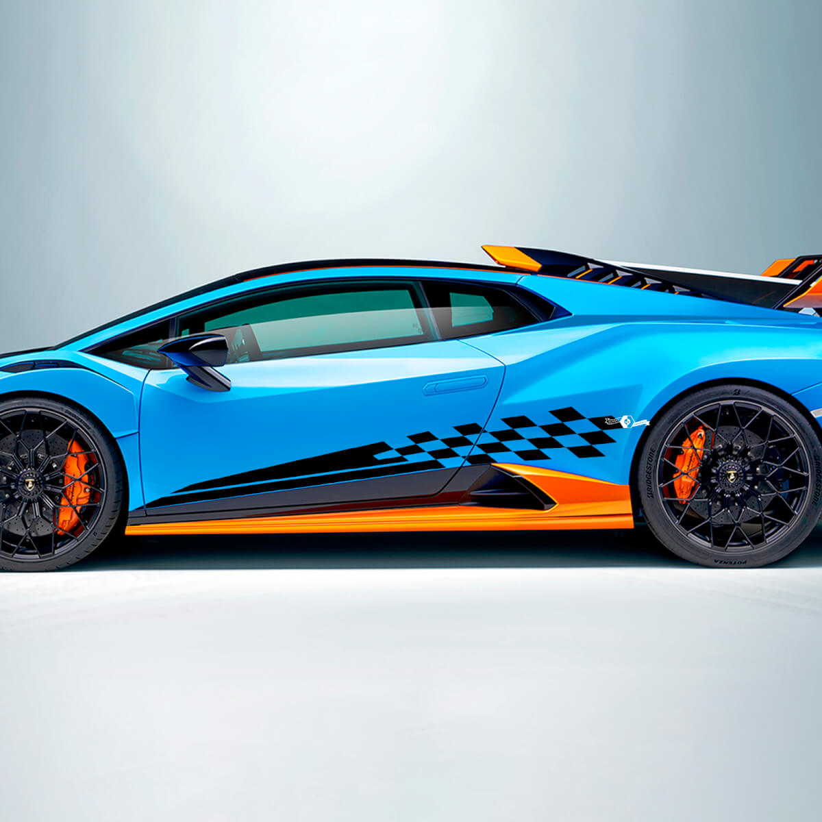 Franja de vinilo con diseño de bandera a cuadros para el lateral de Lamborghini STO
