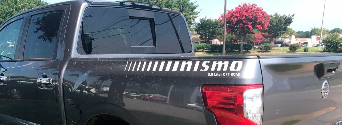 2 calcomanías laterales de vinilo para camiones Nissan Titan gráficos 4x4 todoterreno 5.6 L logo
