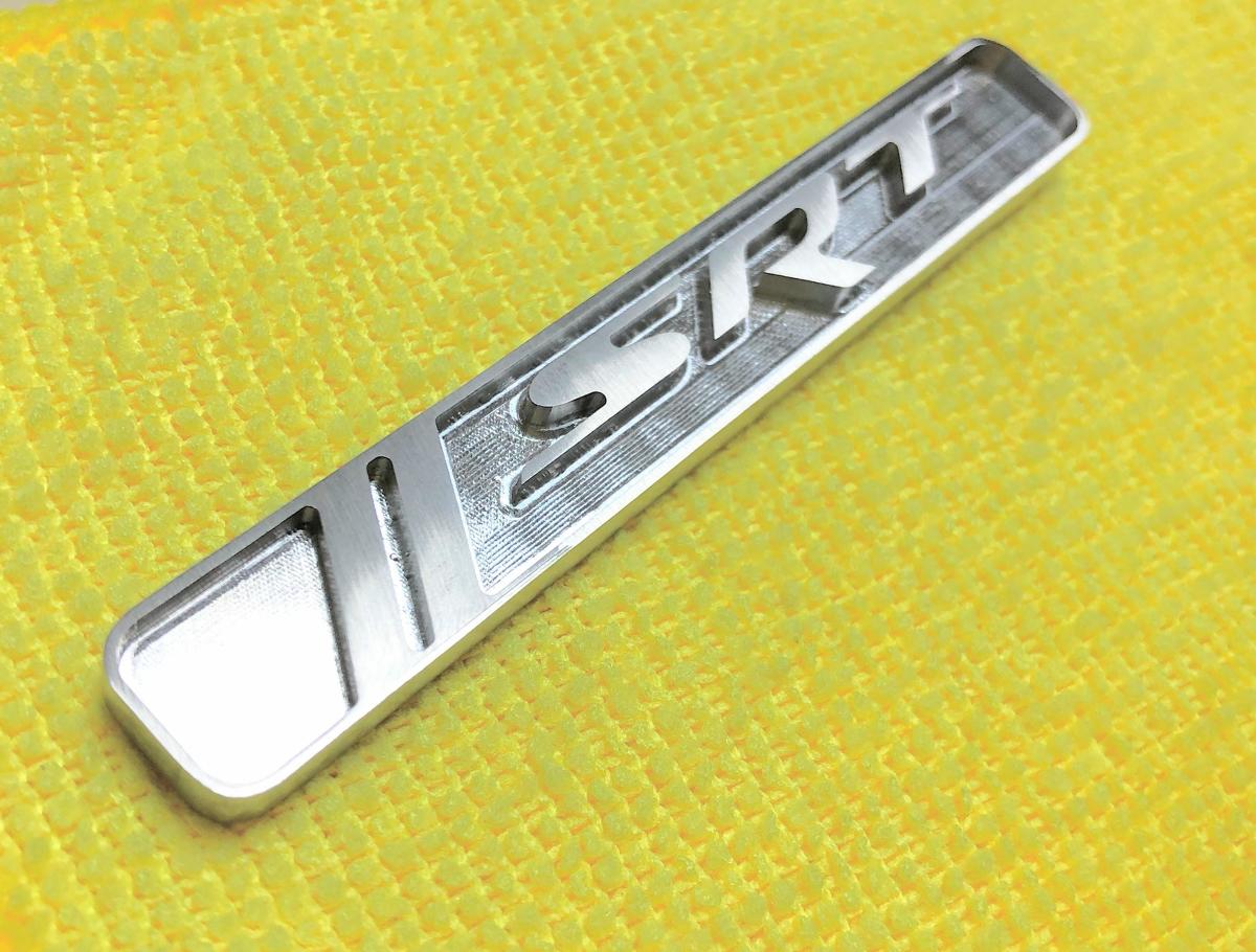 3D SRT interior del pasajero HVAC Incrustación para CHARGER Chellenger Desarrollado por el emblema SRT Pieza de aluminio
