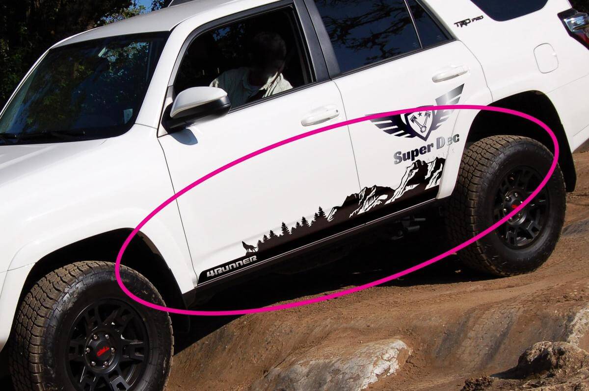 Adhesivo Vinilo de Lobo, Árboles y Montañas para la Puerta Lateral de Toyota 4Runner 2009-2024