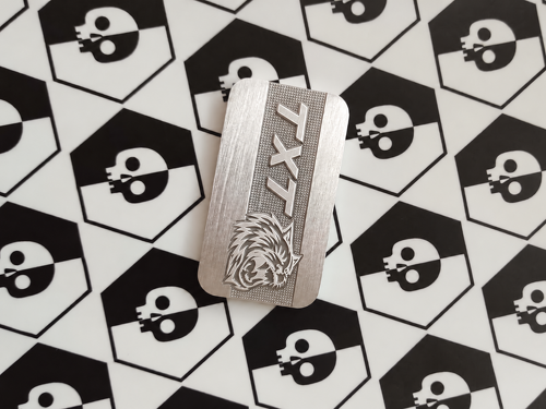 SRT Supercharger Style CNC Aluminum Custom TXT Cat — Emblema (universal)