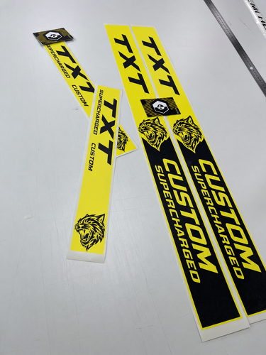 SRT Hellcat Style Yellow Black Custom TXT Cat Sill Set — Adhesivo de vinilo (puerta) para Dodge Challenger