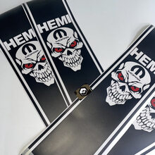 Calcomanía de vinilo para la parte trasera de la cama con calavera Mopar para Dodge Ram 345 HEMI.
 2
