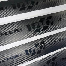 4x Calcomanías de vinilo para el umbral de la puerta del Dodge Challenger 100th Anniversary en color negro carbón
 2