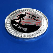 Insignia 3D Bigfoot montañas clasificadas líneas topográficas emblema de aluminio de Metal
 2