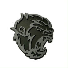 Insignia 3D de Angry Yeti Sasquatch Bigfoot, emblema de insignias de guardabarros gris vs negro
 3