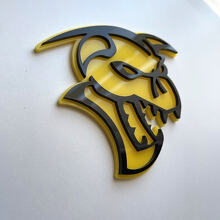 Emblema de guardabarros Hellcat Demon 3D en negro vs amarillo
 3