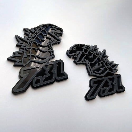 Godzilla 7.3L MEGAZILLA Rendimiento Insignia 3D 7.3L Insignias de Guardabarros Emblema 2