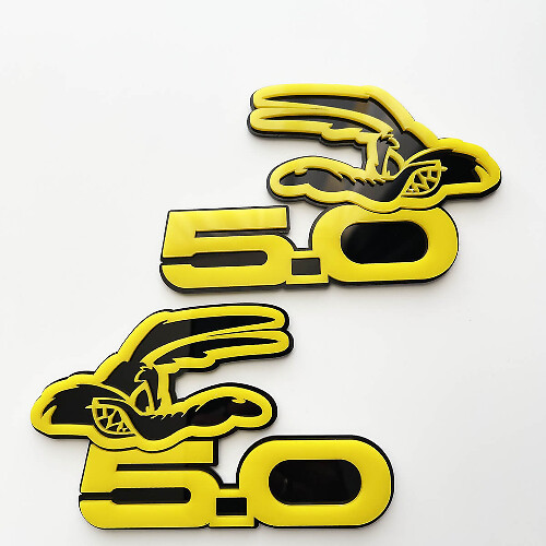 COYOTE 5.0 Insignias de guardabarros Emblema Insignia 3D Negro vs Amarillo 2
