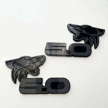 Insignia de guardabarros Coyote 5.0 Wolf 3D_3