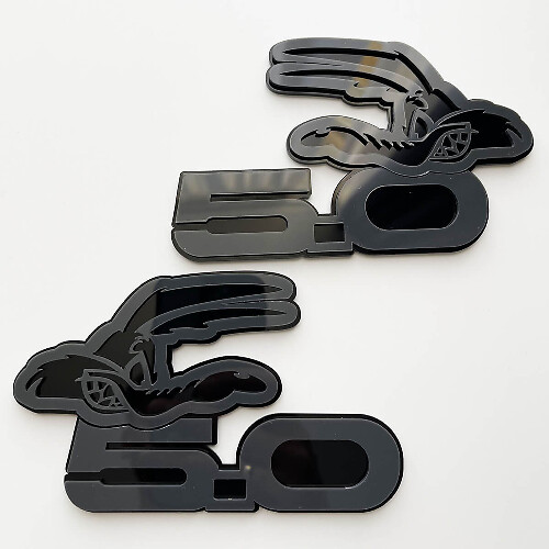COYOTE 5.0 Insignias de guardabarros Emblema Insignia 3D Negro vs Gris 2
