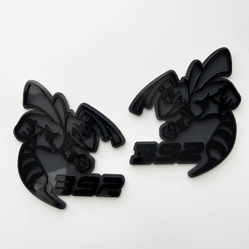 Insignia de guardabarros Hornet Bee 392 3D en gris vs negro
