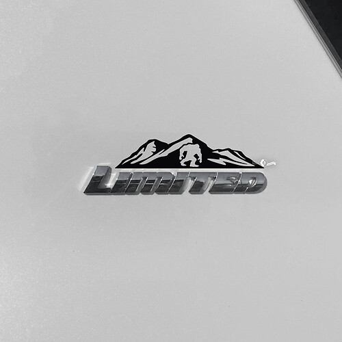 Etiqueta engomada de la calcomanía de los árboles de las montañas sobre la insignia limitada de Toyota 4Runner
