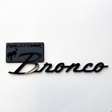 Insignias de guardabarros Bronco Wildtrak, emblema de portón trasero, insignia 3D, negro vs gris
 2