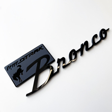 Insignias de guardabarros Bronco Wildtrak, emblema de portón trasero, insignia 3D, negro vs gris
 3