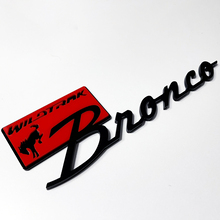 Insignias de guardabarros Bronco Wildtrak, emblema de portón trasero, insignia 3D, negro vs rojo
 2
