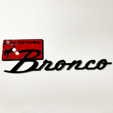 Insignias de guardabarros Bronco Wildtrak, emblema de portón trasero, insignia 3D, negro vs rojo
 3
