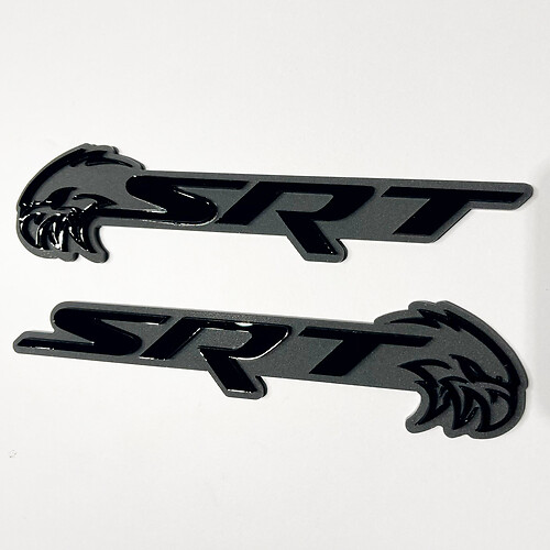 Insignia SRT Trackhawk 3D Emblema de insignias de guardabarros negro vs gris 2
