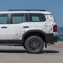 Vinilos adhesivos en forma de panal para los laterales y cuartos traseros del Toyota Land Cruiser 2024_3