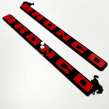 Bronco Fender Insignias de parrilla delantera Emblema de portón trasero Insignia 3D Negro vs Rojo
 3