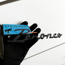 Insignias de guardabarros Bronco Outer Banks Emblema de la puerta trasera Insignia 3D Azul vs Negro
 4