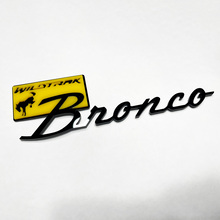 Bronco Wildtrak Fender Insignias Tailgate Emblem 3d Insignia negra vs rojo
 4