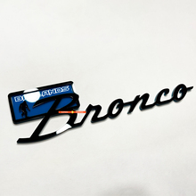Insignias de guardabarros Yeti Sasquatch Bigfoot Bronco Badlands Emblema de portón trasero Insignia 3D Negro vs Azul
 3