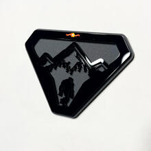 Montañas Sasquatch Bigfoot Yeti Insignias de guardabarros Emblema de portón trasero Insignia 3D 2
 4