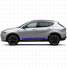 Calcomanía de vinilo con franjas curvas a cuadros para panel lateral de Dodge Hornet 2023+ 2