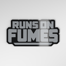 Emblema para coche en acrílico 3D Runs on Fumes_4