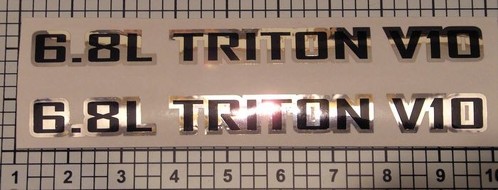 6.8L Triton V10 Calcomanías Par de cromo Negro Cofre Scoop