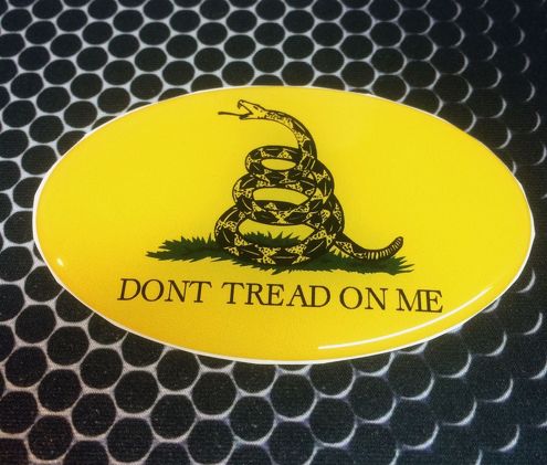 Dont Tread on Me Proud USA Shield Calcomanía abovedada Emblema para auto 3D 3.25 x 2