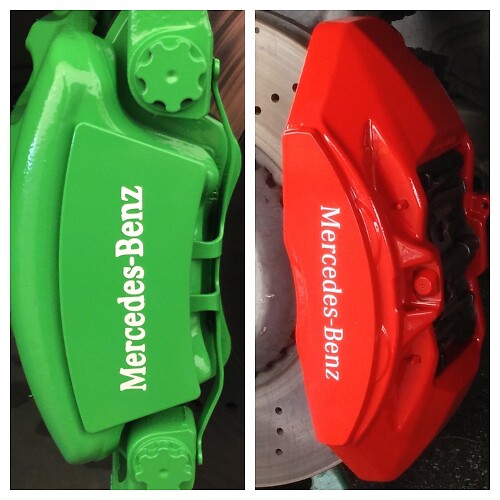 Juego de 8 pegatinas de vinilo con pinza de freno Mercedes Benz, color blanco, calcomanía con logotipo superpuesto AMG
