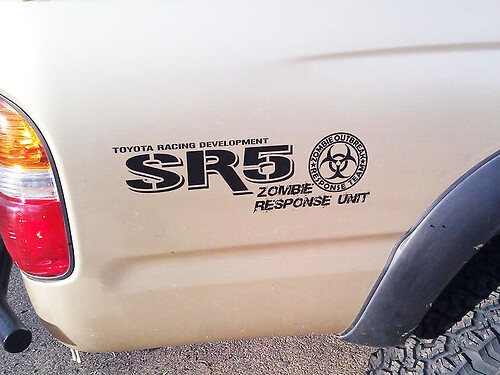 Toyota Racing Development SR5 Zombie Response Unit edición 4X4 lado de la cama Calcomanías gráficas pegatinas