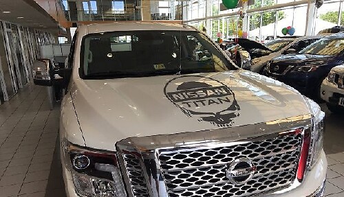 Calcomanía de vinilo para capó de 2 camiones Nissan Titan gráficos calavera todoterreno 5.6L logo