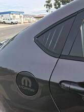 Adhesivos de vinilo para ventana trasera lateral estilo ventilación para Dodge Dart 2013-2016_2