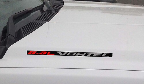 Calcomanía de vinilo para capó Vortec de 5.3L: Chevrolet Silverado GMC Sierra (Bloque) Fondo negro
