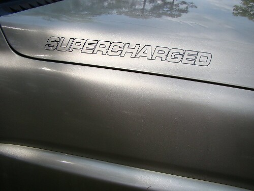 Juego de adhesivos de vinilo para cofre y guardabarros <i>Supercharged</i>
