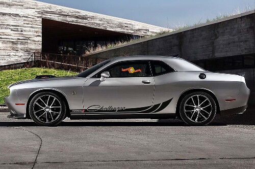 DODGE CHALLENGER 2x Racing Stripe gráfico vinilo cuerpo calcomanía logo 2 colores
