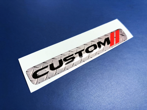 Silver Diamond Plate Red Twin Stripes Custom Domed Insert — Adhesivo de vinilo (volante) para Dodge Challenger