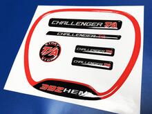Conjunto de CHALLENGER T/A 392 VOLANTE TRIM RING emblema abovedado pegatina calcomanía
 2