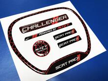 Conjunto de Challenger SRT Scat Pack Honeycomb Red VOLANTE TRIM RING emblema abovedado Pegatina Calcomanía Cargador Dodge Scatpack
 2