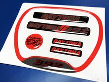 Conjunto de cargador rojo Daytona 392 volante embellecedor anillo emblema abovedado pegatina calcomanía cargador Dodge
 3