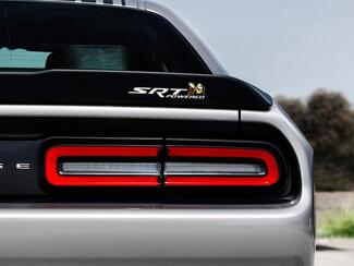 Scat Pack Challenger o Charger SRT Powered insignia emblema calcomanía abovedada Dodge color blanco fondo negro
