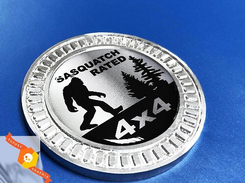 Calcomanía Vinilo Emblema de Lateral de Cama de Aluminio Metalizado Calificado Sasquatch 4x4 para Jeep Wrangler