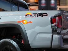 Par de pegatinas de vinilo laterales TRD 4x4 Off road con montañas Vintage Sunset Old Style para Tacoma Tundra 4Runner
 2