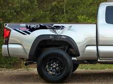 Calcomanías de vinilo TRD Off Road con bandera de EE. UU. para las aletas de Toyota Tacoma Tundra_2